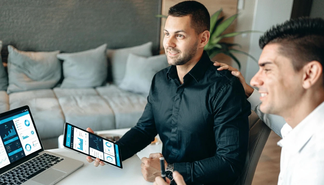Equipe Resoluts desenvolvendo sistema empresarial personalizado para automação de processos